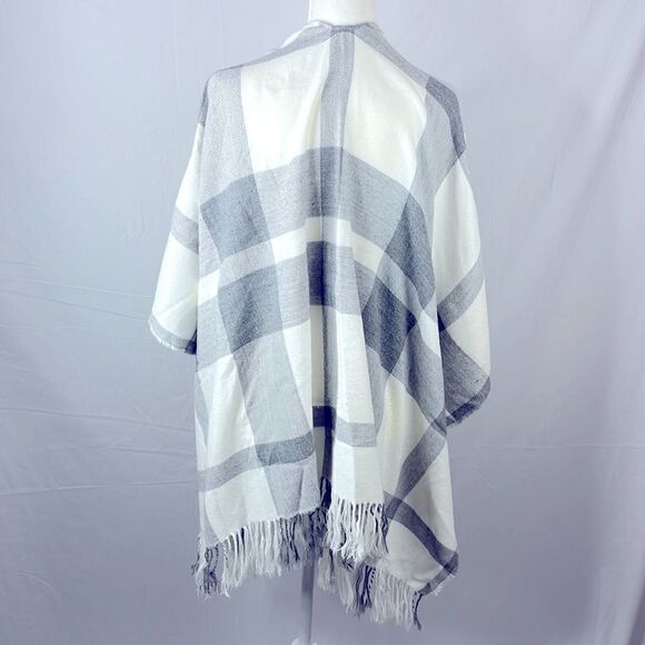 Blanket Scarf Gray and White with fringe - Picture 4 of 6